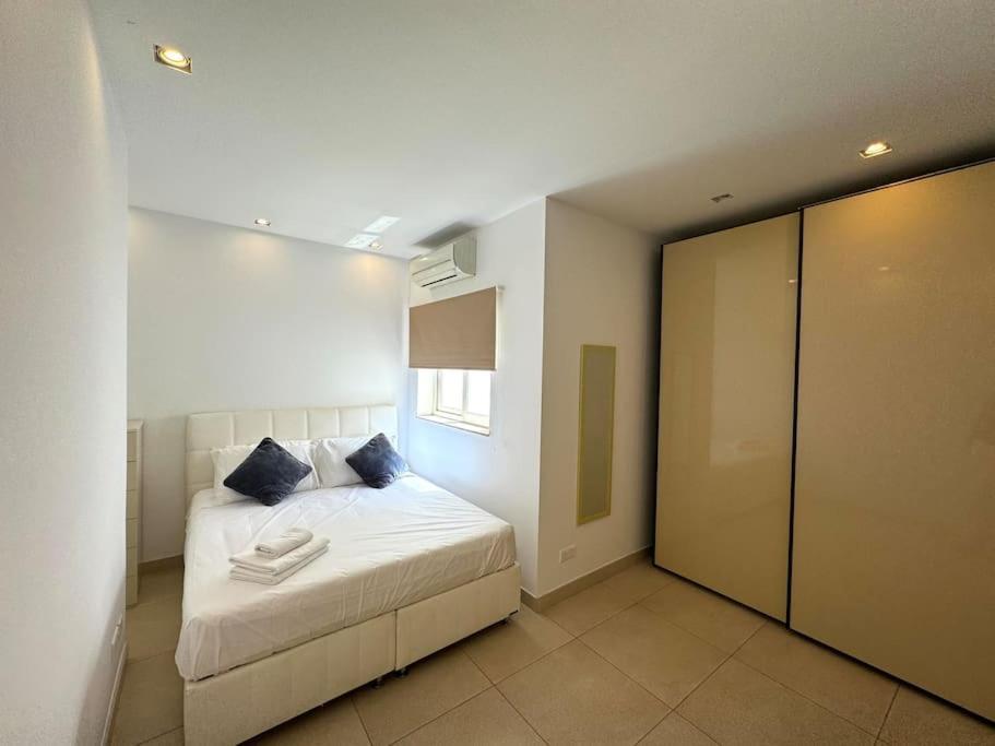 Penthouse -Centre Of Sliema - Best View In Malta Extérieur photo